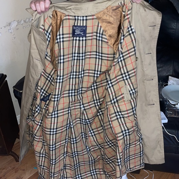Burberry of London’s trenchcoat in good shape - Picture 2 of 7